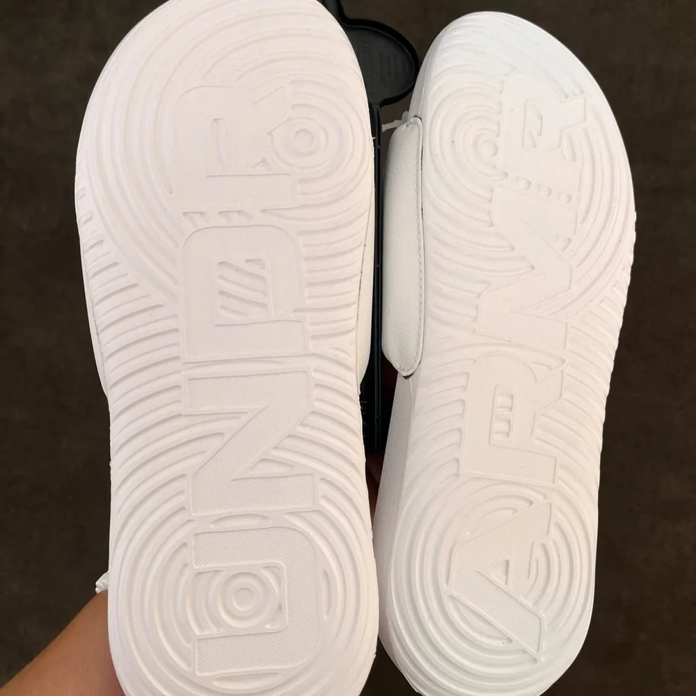 UNDER ARMOUR SLIDES